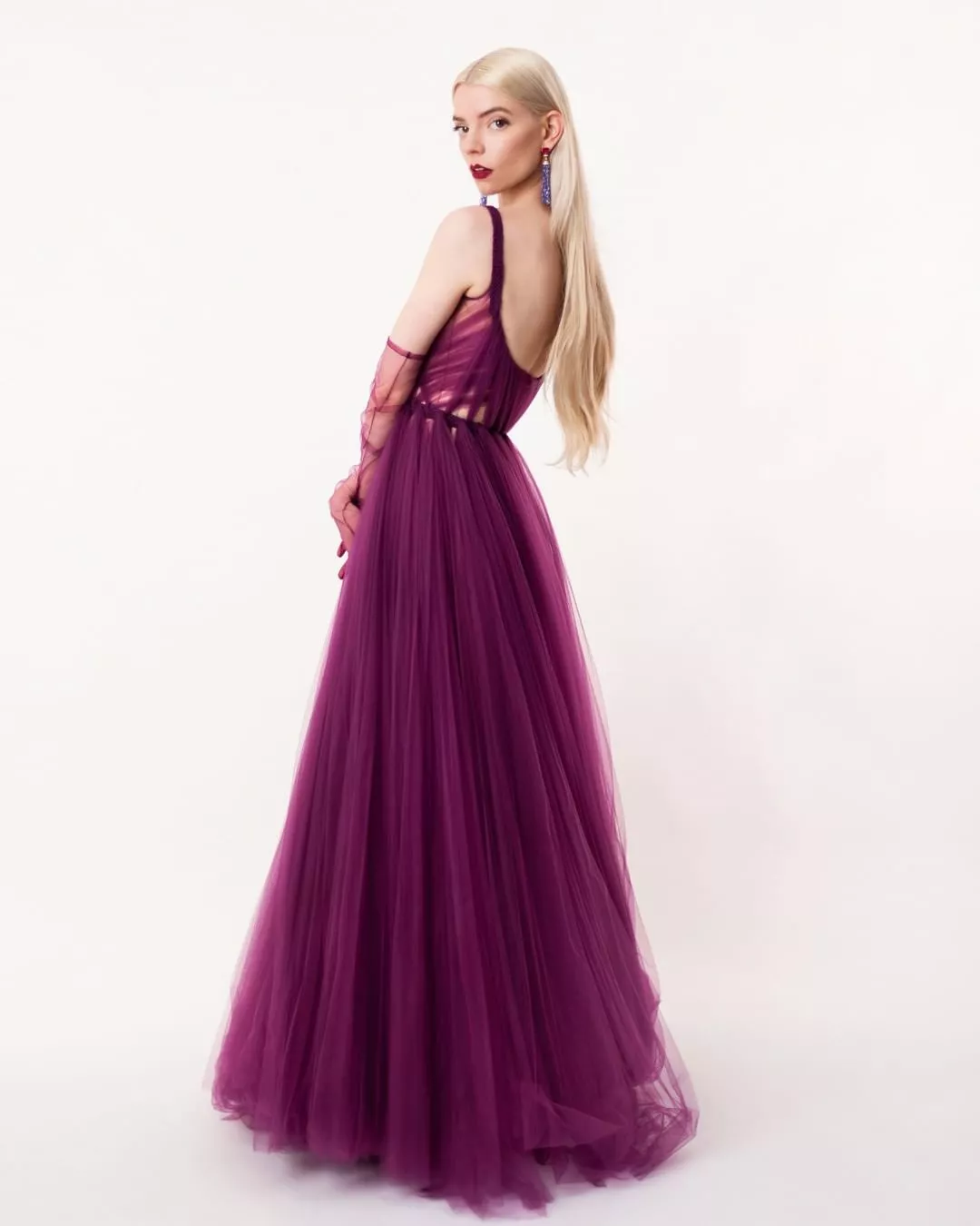 Аня Тейлор-Джой в платье из кутюрной коллекции Dior весна-лето 2020