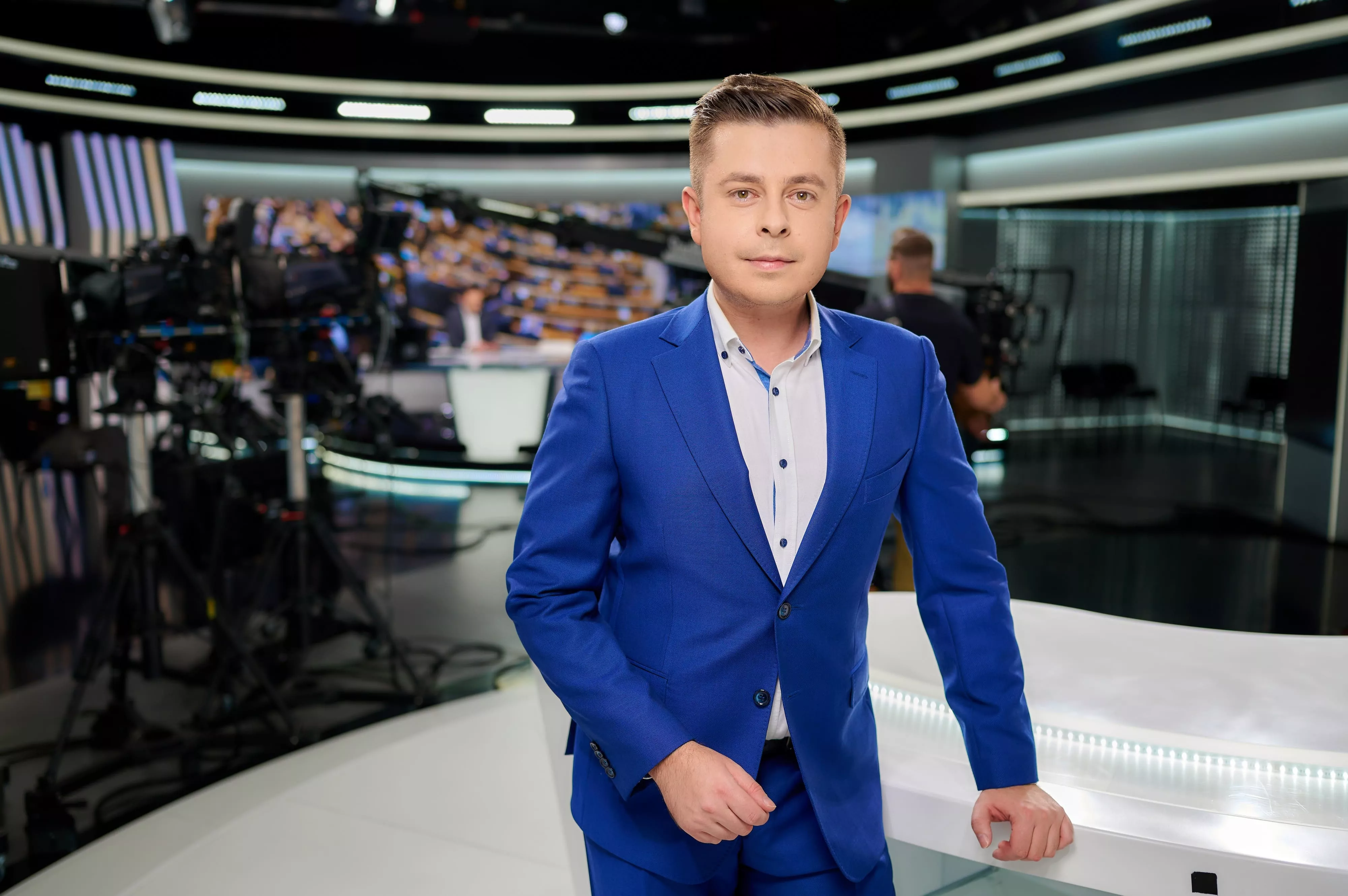 Вести 5 канал. Украинский ведущий. Телеведущие 5 канала мужчины. Ведущий новостей 5 канала.