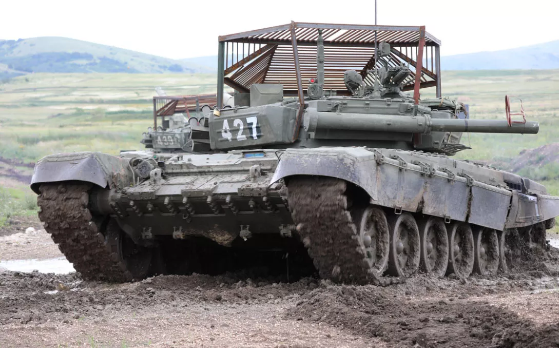 Наваренные на башни танков конструкции должны защитить боевую машину от атаки беспилотников. Фото: пресс-служба ПВО РФ