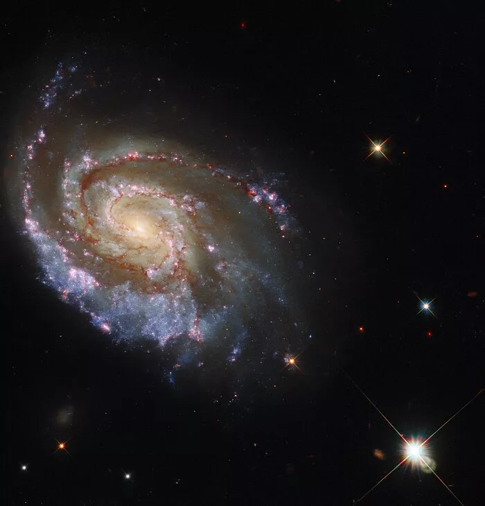 Спіральна галактика NGC 6984/Фото: ESA/Hubble & NASA, D. Milisavljevic
