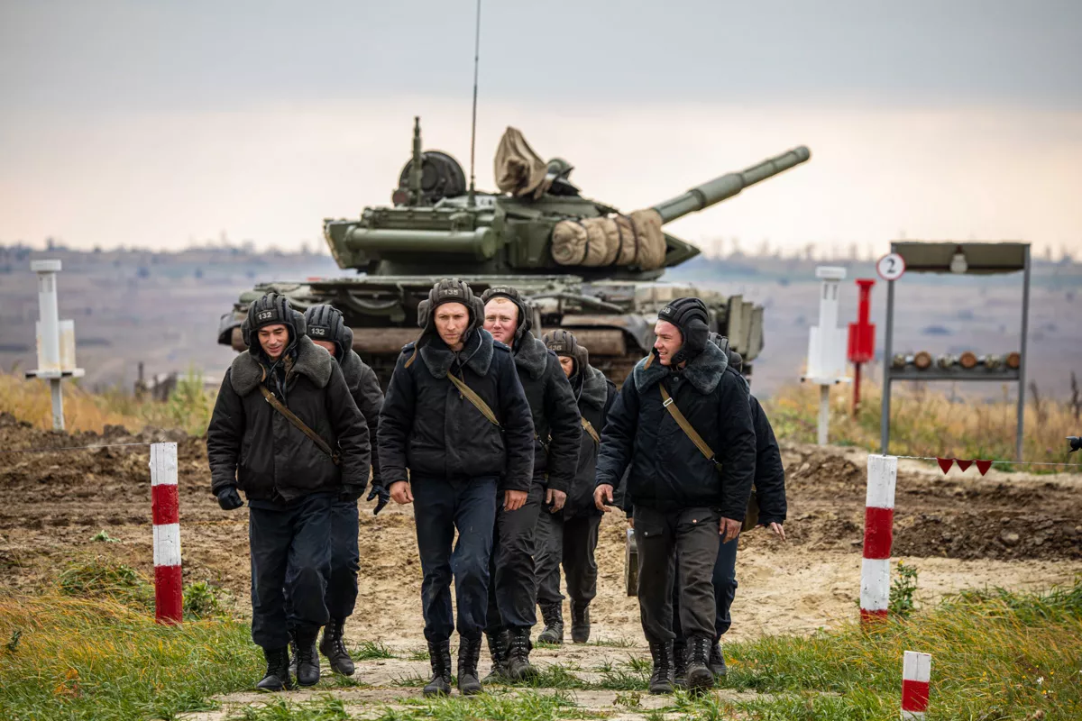 К границе с Украиной перемещается большое количество техники и личного состава армии РФ