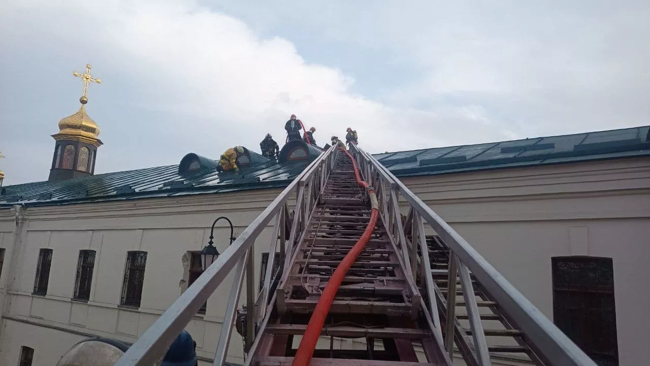 Пожар в лавре. Фото: ГСЧС Киева