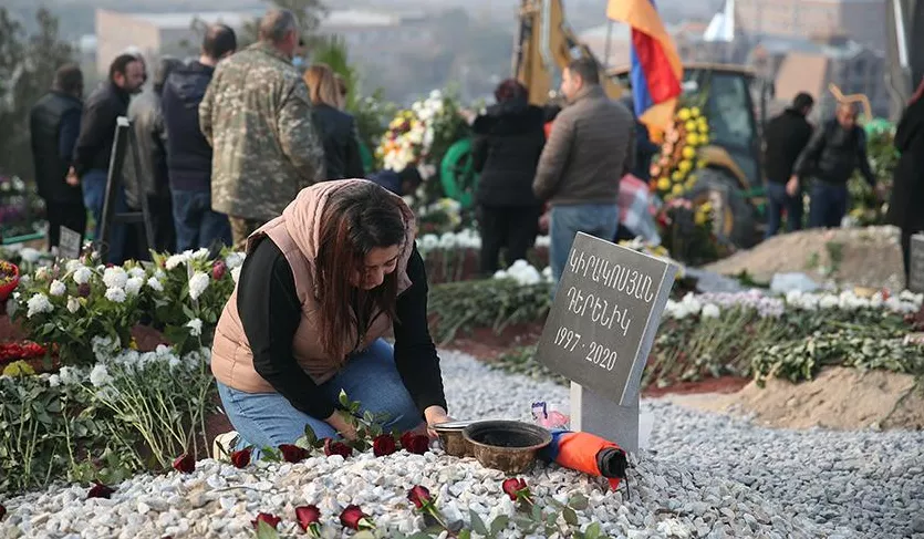 За полтора месяца боевых действий в Карабахе погибли около 7000 военных и более 160 гражданских. Фото: "Известия"