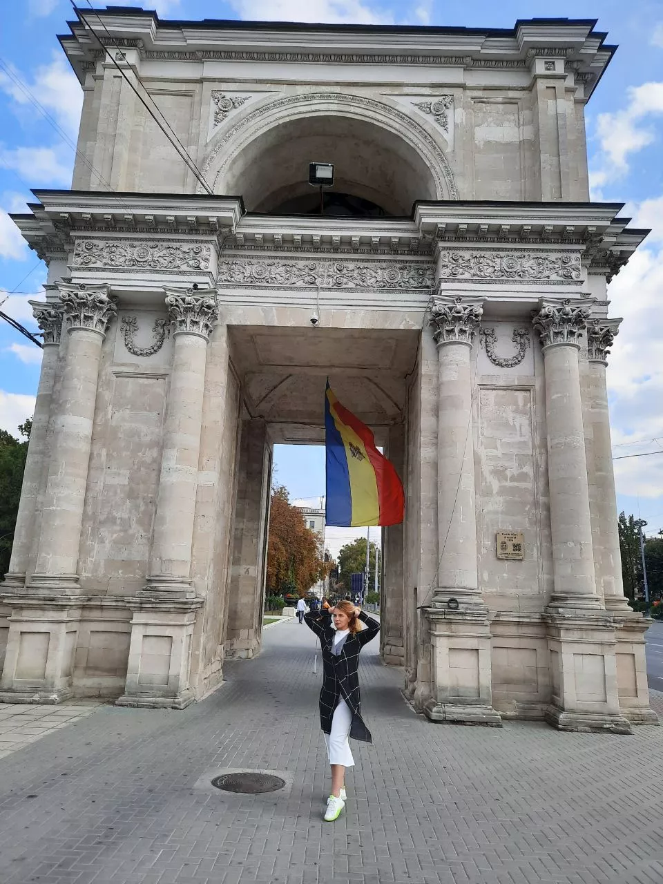 Триумфальная арка является частью площади и сквера Кафедрального собора