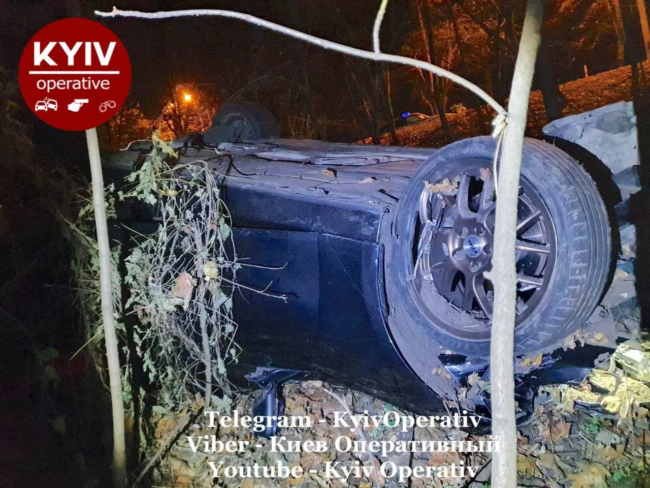 Почему автомобиль слетел с дороги — неизвестно/Фото: Telegram/Киев Оперативный