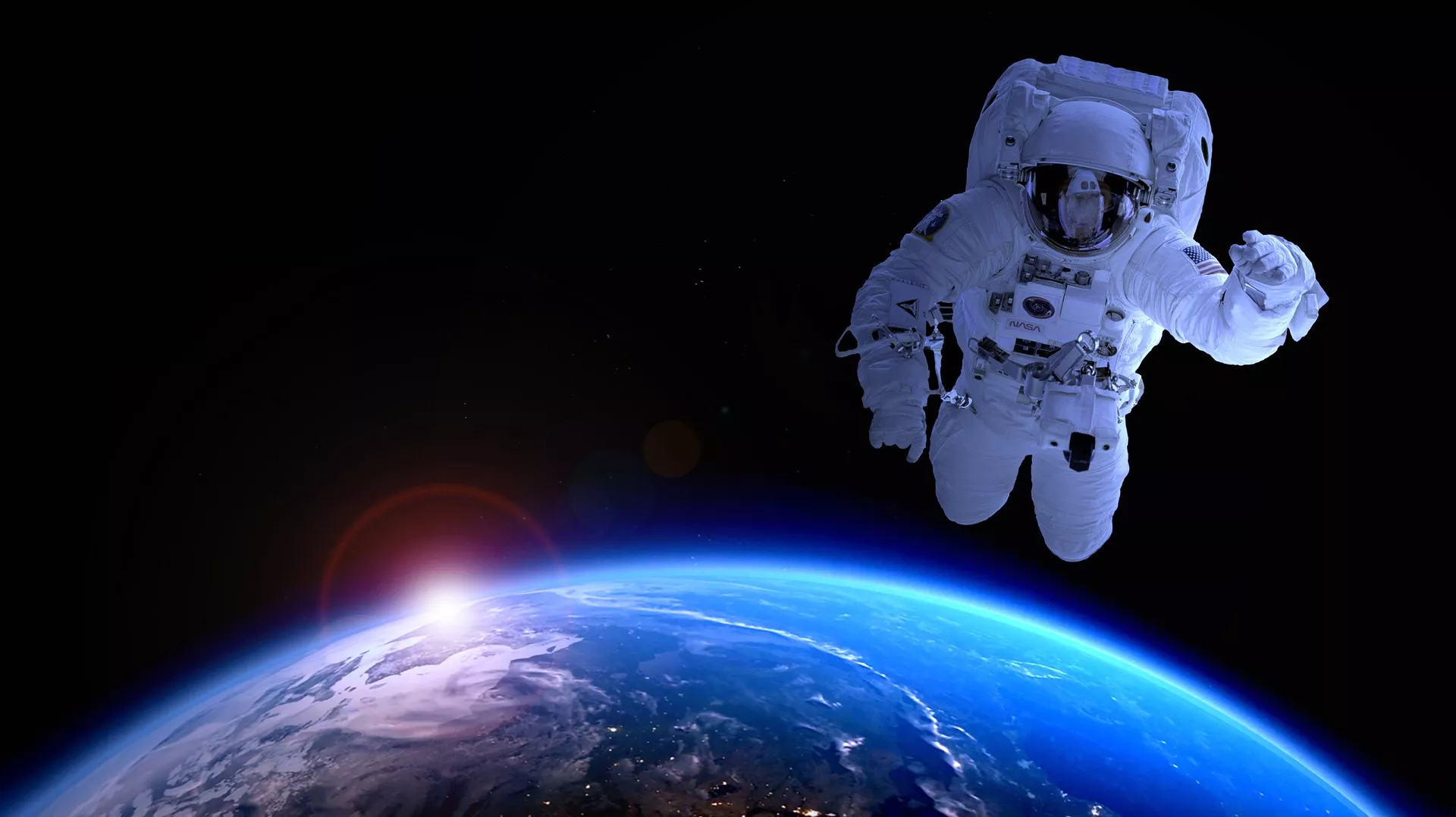 Астронавт у відкритому космосі