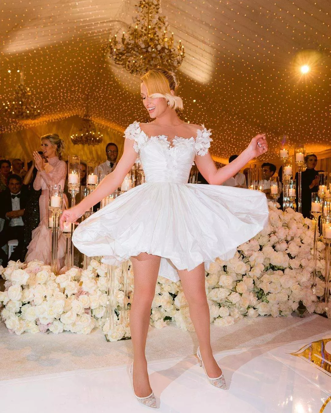 Періс Гілтон на весіллі продемонструвала чотири сукні.