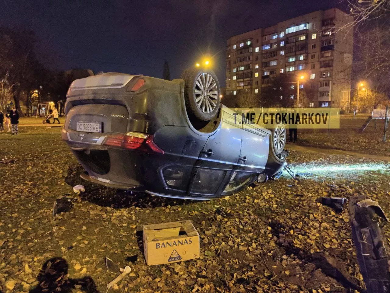 Після удару автомобіль з п'яним водієм перекинувся/Фото: Telegram/Автомобільний Харків