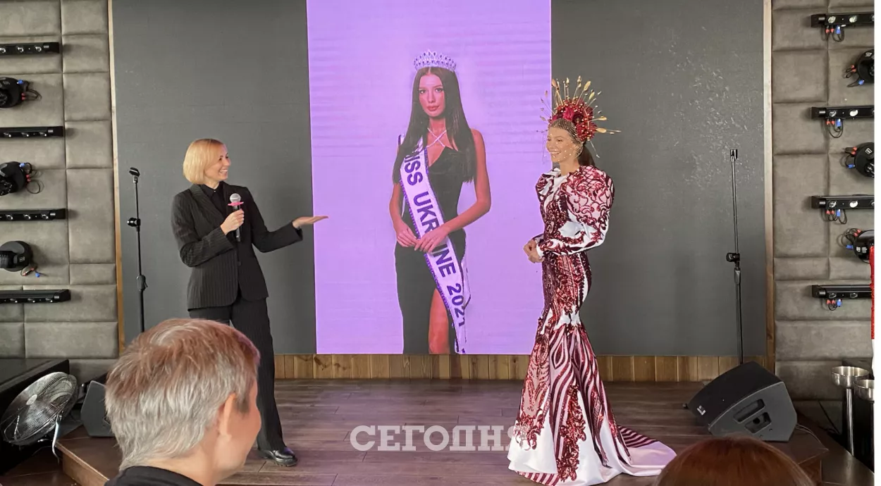 Александра Яремчук в национальном наряде для Мисс Мира в Пуэрто-Рико