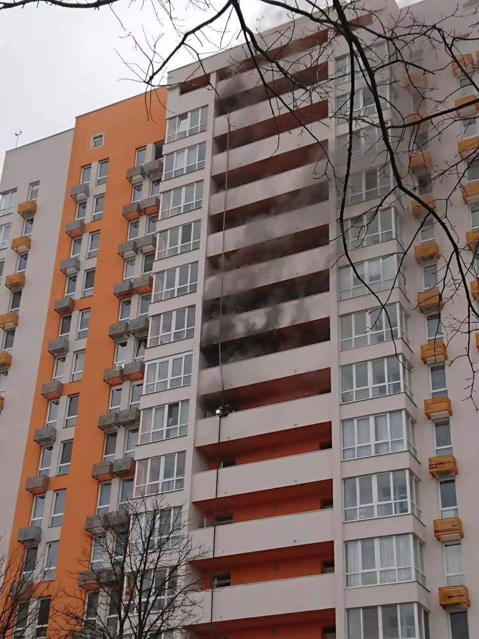 В Киеве горит ЖК
