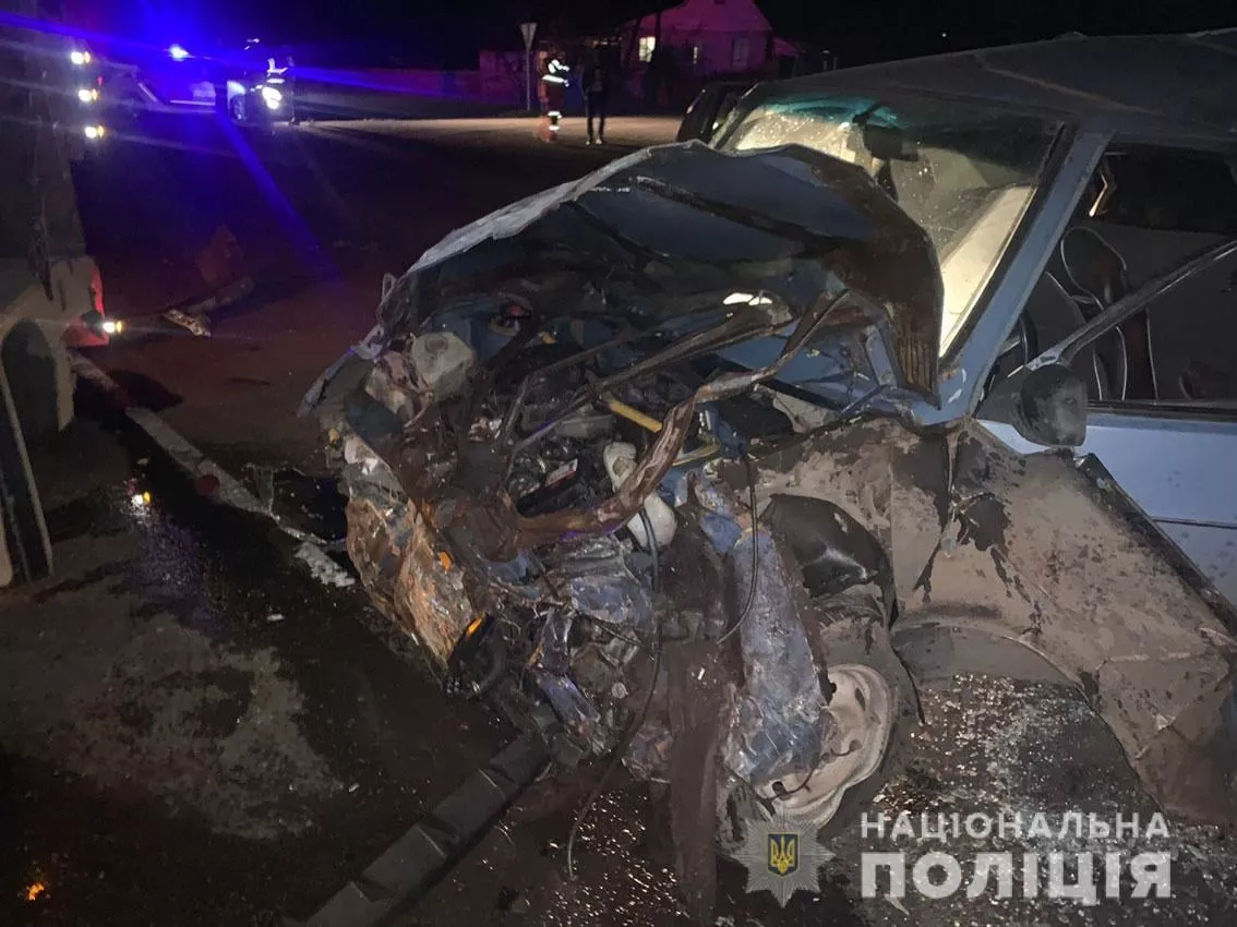 Ребенок, который был в салоне легкового автомобиля, впоследствии погиб в результате полученных травм/Фото: Facebook/Полиция Черниговской области