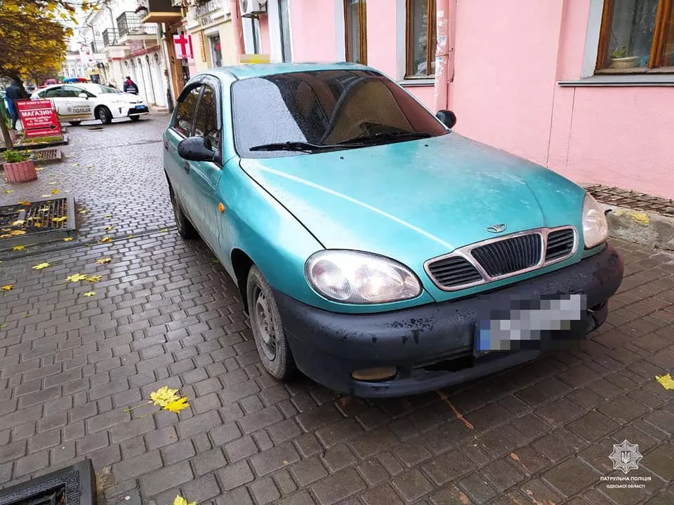 Поліцейські звернули увагу на автомобіль, оскільки він порушив ПДР/Фото: патрульна поліція Одеської області