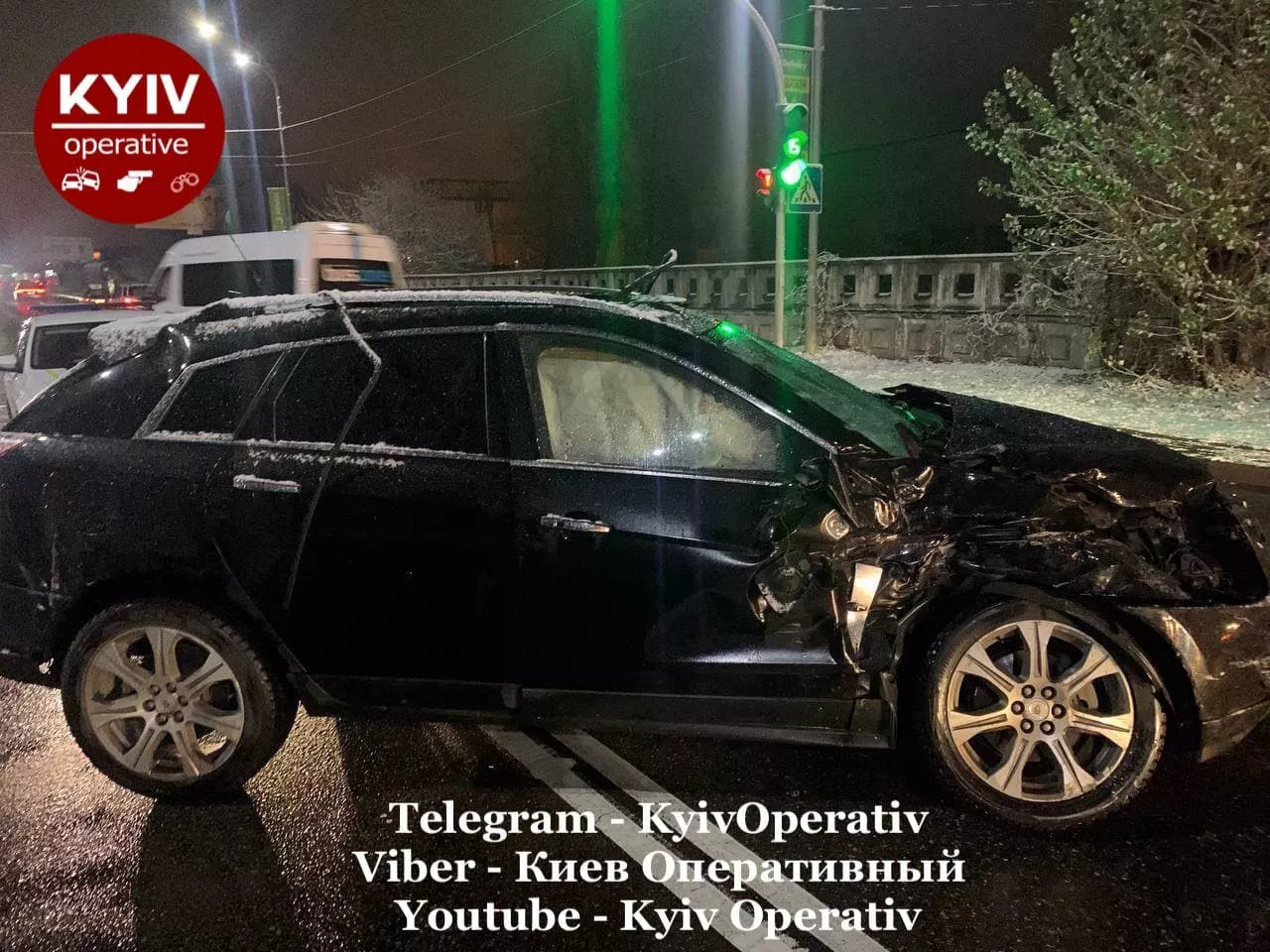 Водитель и пассажирка автомобиля Cadillac пострадали в аварии/Фото: Telegram-канал Киев оперативный