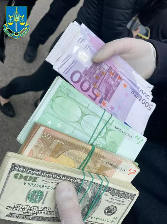 Правоохранители изъяли деньги у злоумышленников, которые им не принадлежат/Фото: Львовская областная прокуратура