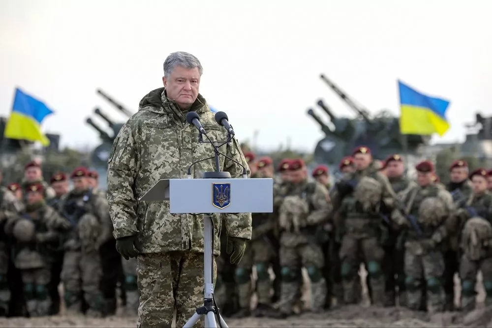 Рівно 3 роки тому Петро Порошенко запровадив в Україні воєнний стан. Фото: ЕРА
