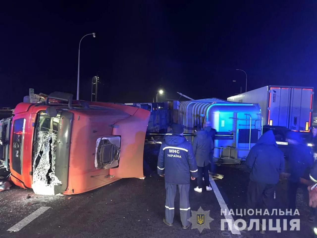 Авария случилась, когда на улице уже стемнело/Фото: Полиция Харьковской области