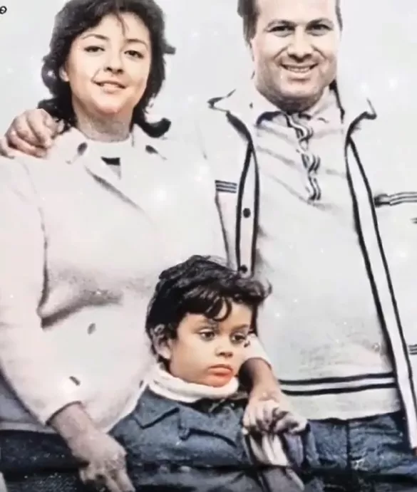 Филипп в детстве вместе со своими родителями