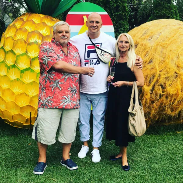 Олексій Потапенко з батьками.