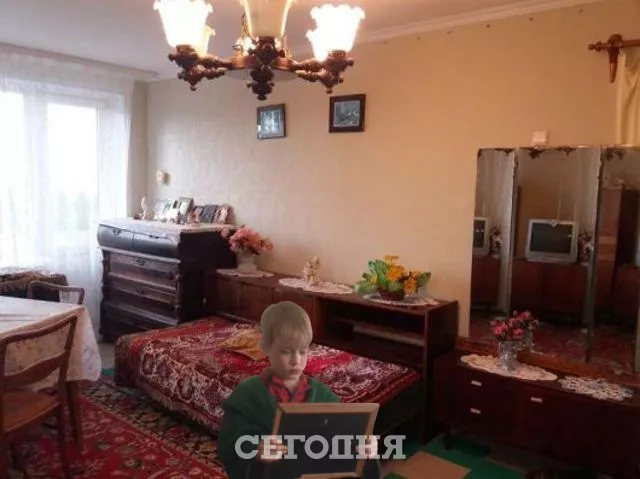 Спальня родителей в стиле 90-х в Украине.