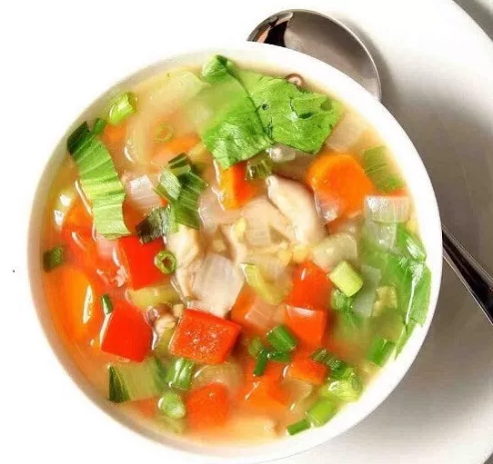 Детокс-суп з капусти та болгарського перцю