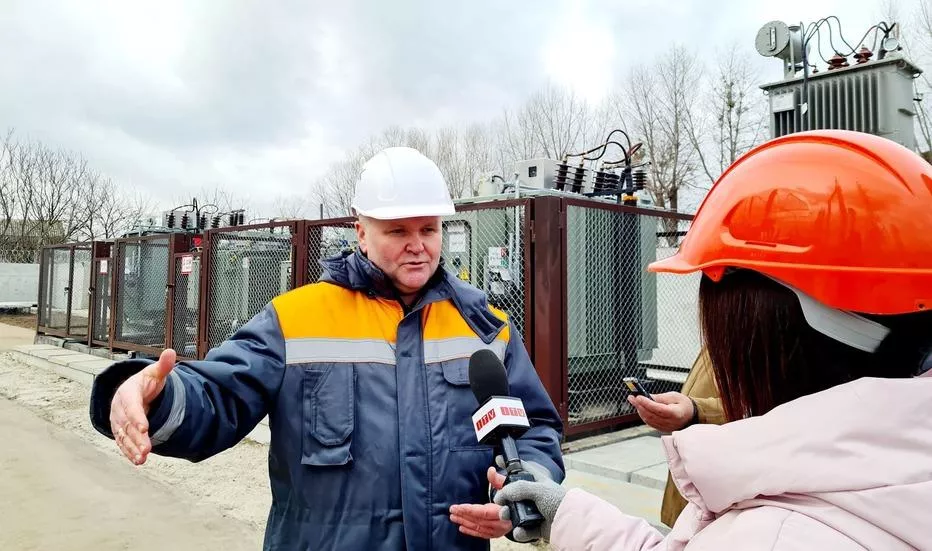 Генеральный директор ДТЭК Киевские региональные электросети знакомит СМИ с преимуществами новой подстанции 