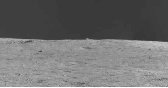 На обратной стороне Луны обнаружили необычный объект