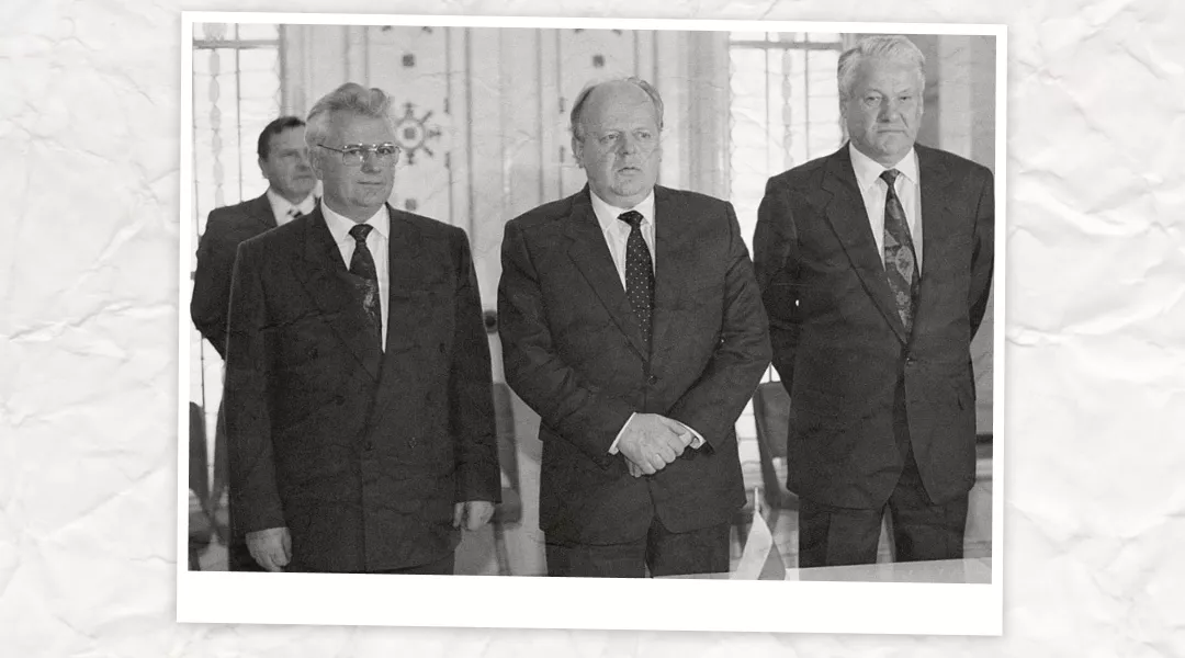 Леонід Кравчук, Станіслав Шушкевич та Борис Єльцин під час зустрічі у Біловежській Пущі. Грудень, 1991 рік.