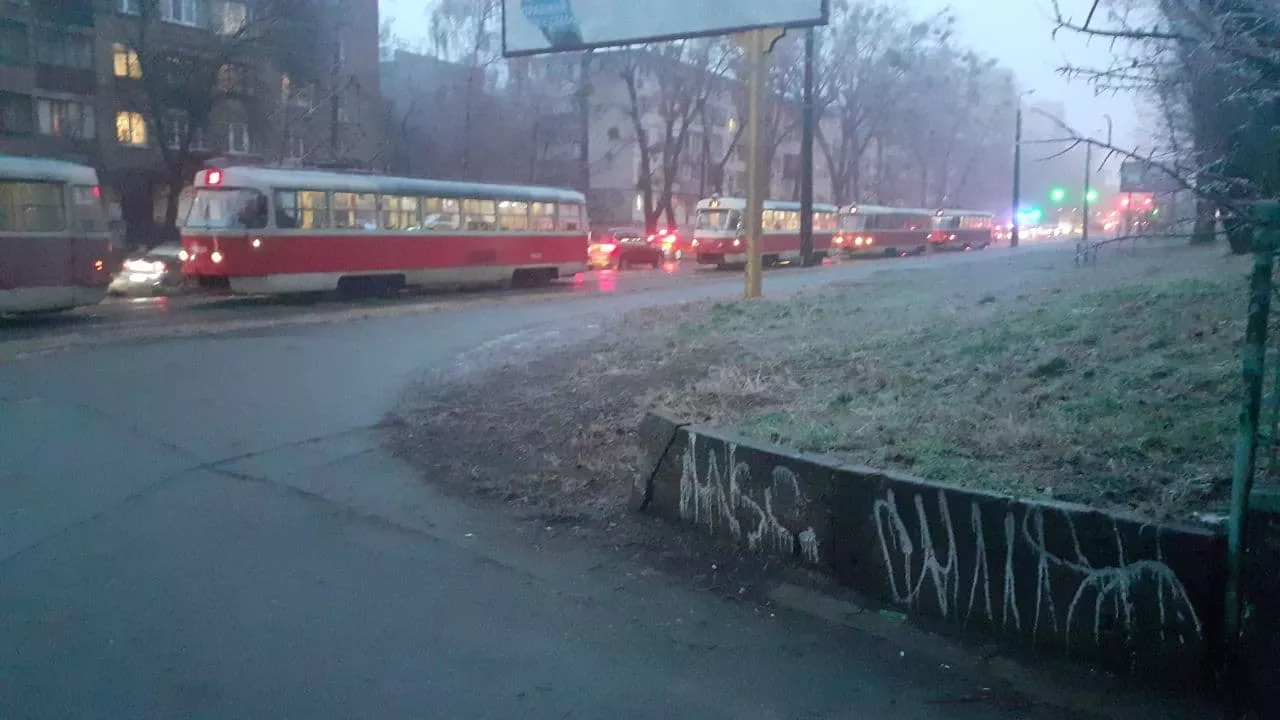 В Киеве стоит транспорт. Фото: "Сегодня"