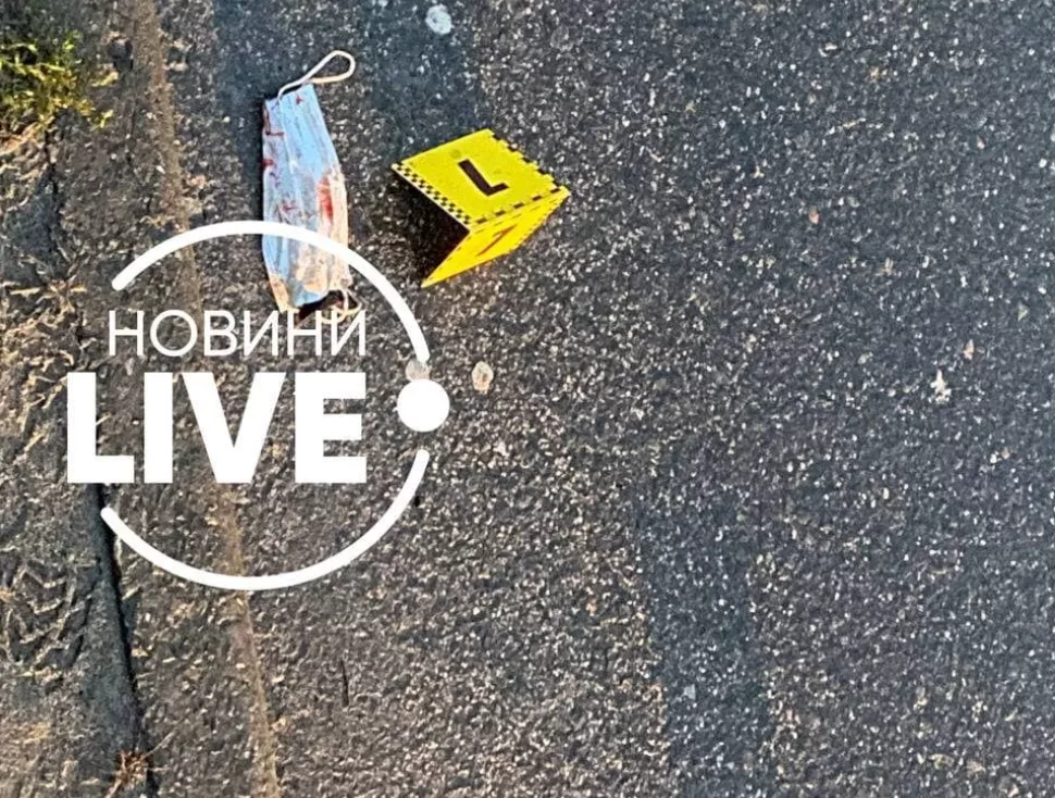 Дівчина стрибнула під вантажівку у Києві. Фото: Новини.LIVE