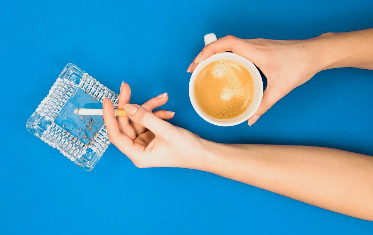 Кофе, даже горячий, да еще с сигаретой – это издевательство над здоровьем, а не завтрак