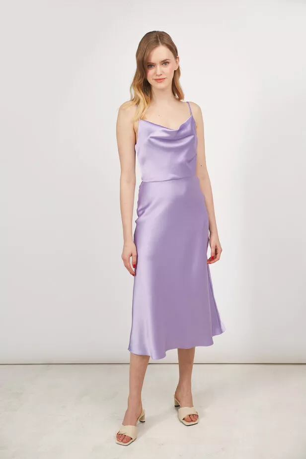 Платье-комбинация из сатина в главном цвете Pantone 2022 от Must Have за 1599 грн