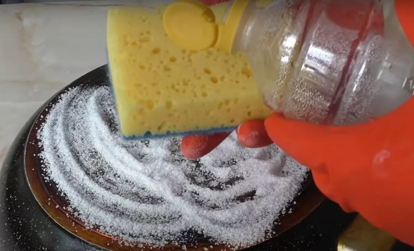 Как отмыть пригоревшую кастрюлю / Фото: pinterest