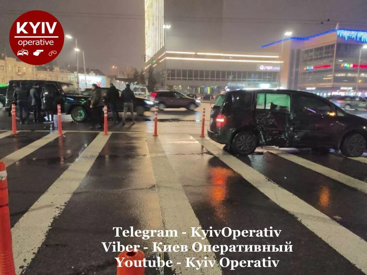 Чи є постраждалі внаслідок аварії, поки що не відомо/Фото: Telegram-канал "Київ оперативний"