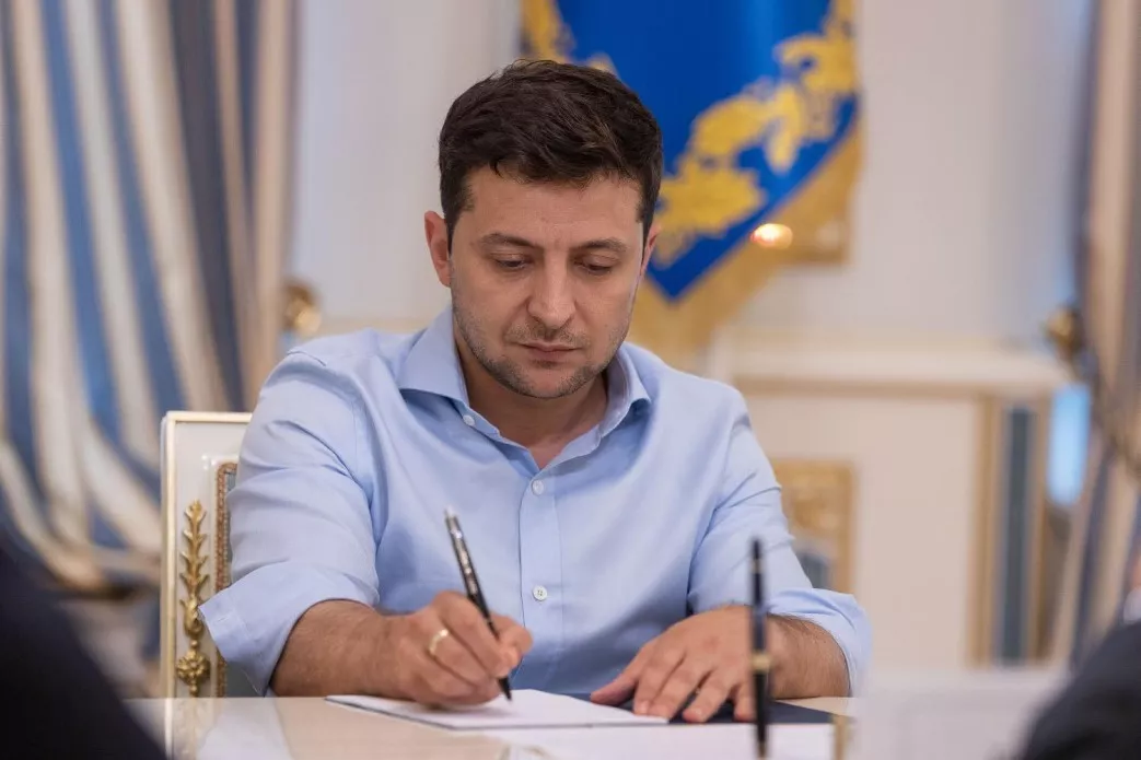 8 апреля 2021 года Владимир Зеленский подписал закон о всеукраинском референдуме