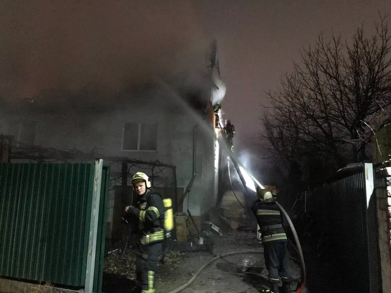 Пожар в частном доме. Фото: ГСЧС Киева