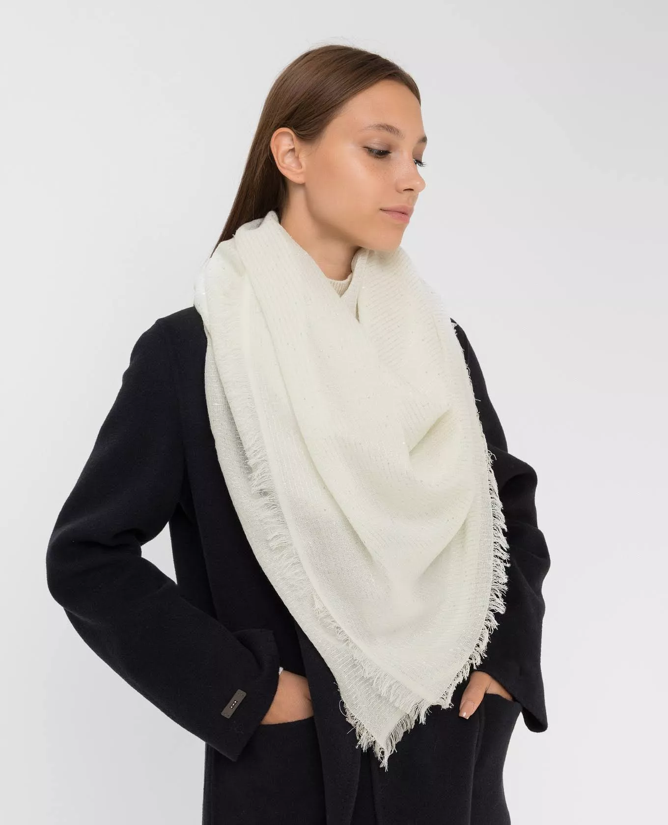 Теплый светло-бежевый шарф с пайетками Peserico за 4991 грн