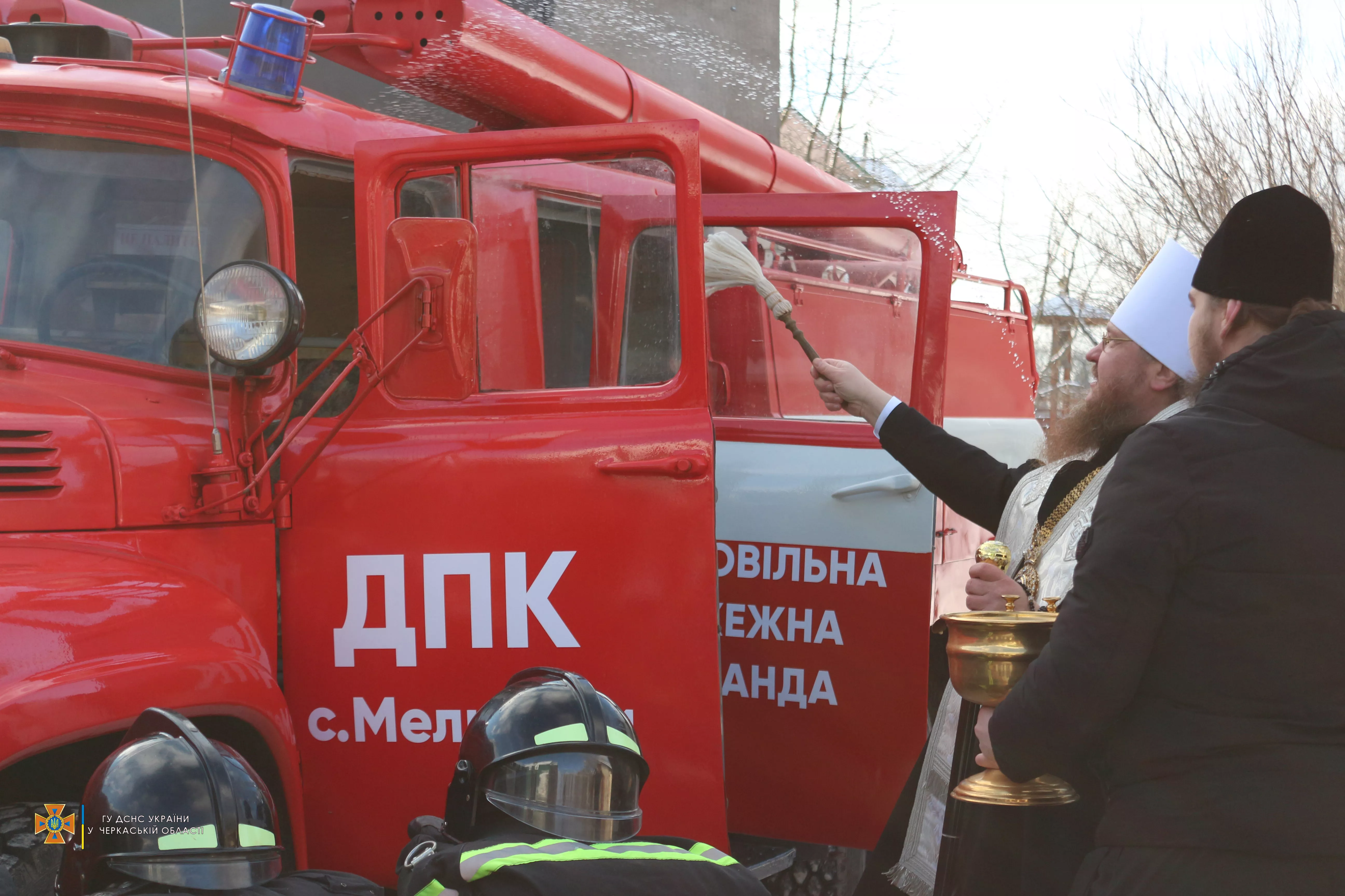 Добровольная пожарная команда, где несут службу монахини. Фото: ГСЧС Украины