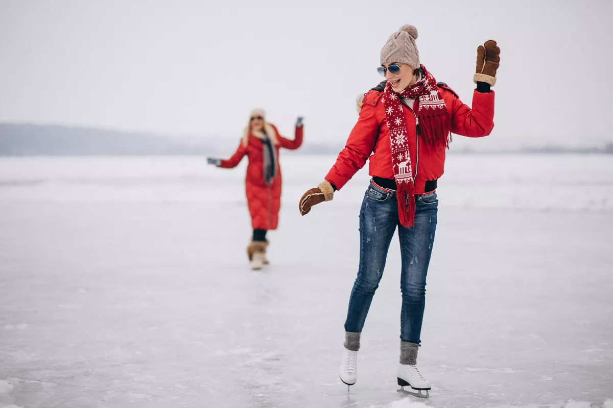 Яркая зимняя одежда, активности или новое увлечение помогут меньше хандрить зимой