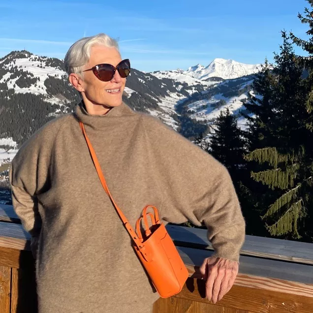 Мама Илона Маска отдыхает в Швейцарии в одежде от украинских дизайнеров