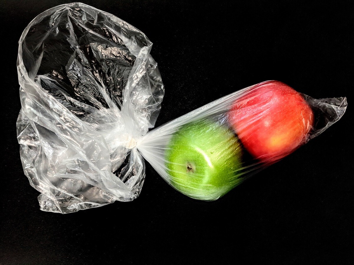 Пластикові пакети, в які ми звикли класти продукти, можна замінити на паперові або еко-мішечки