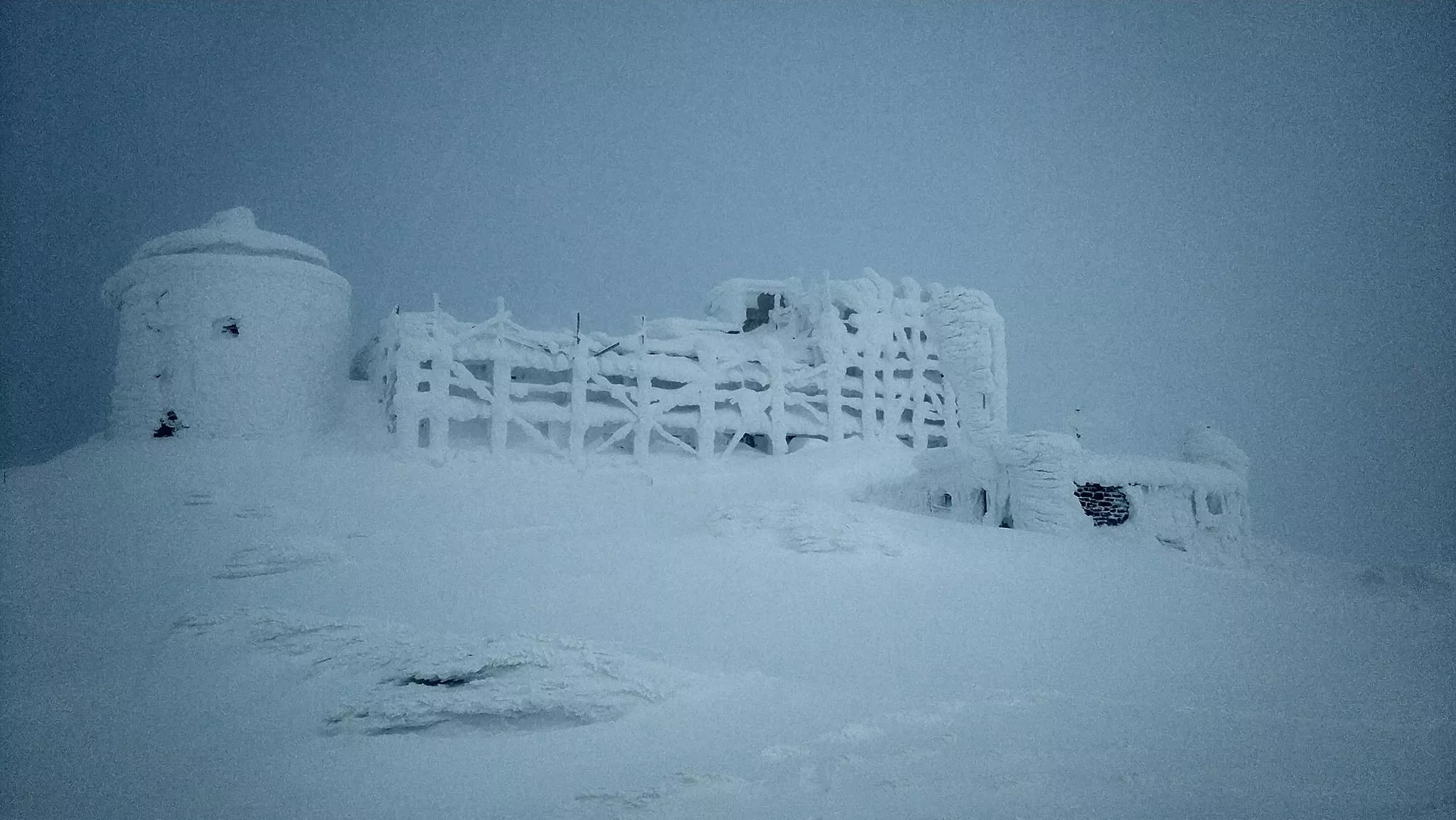 Карпати замело снігом. Фото: Чорногорський гірський пошуково-рятувальний пост