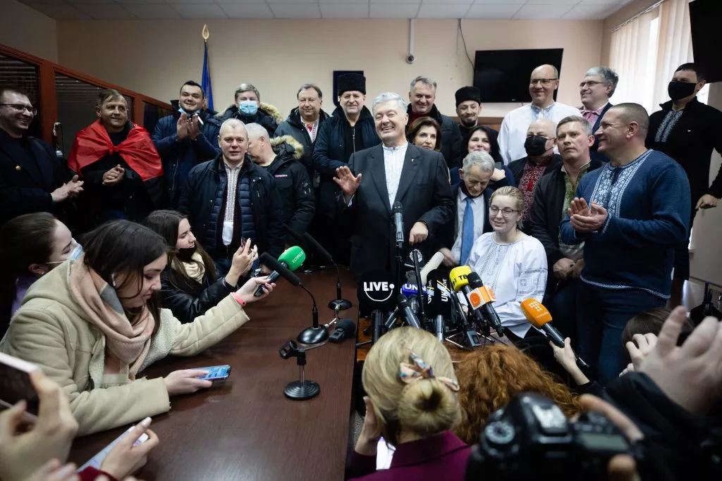 Печерский суд отпустил Петра Порошенко под личное обязательство. Фото: пресс-служба партии "Европейская солидарность"