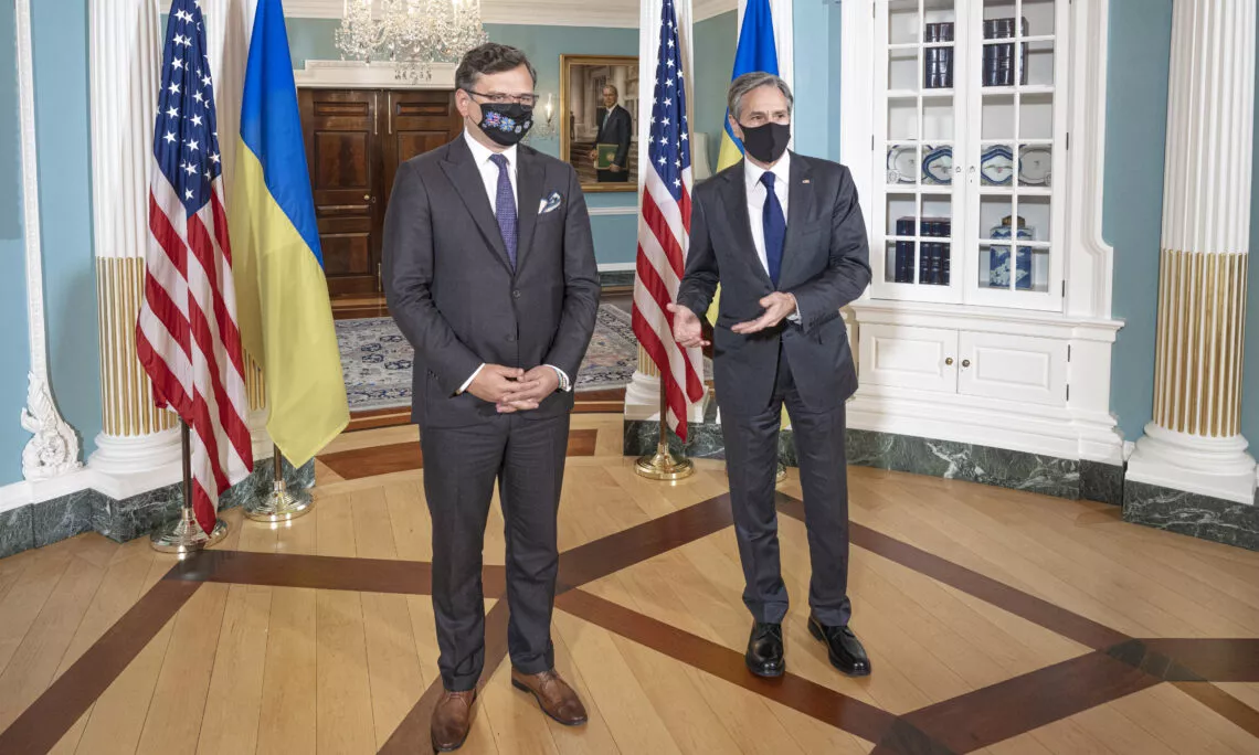 В день, когда проходило судебное заседание по делу Порошенко, в Киев прибыл госсекретарь США Энтони Блинкен. Фото: Посольство США в Украине