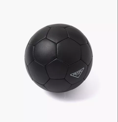 Prada выпустили баскетбольный мяч за 18, 5 тыс. грн