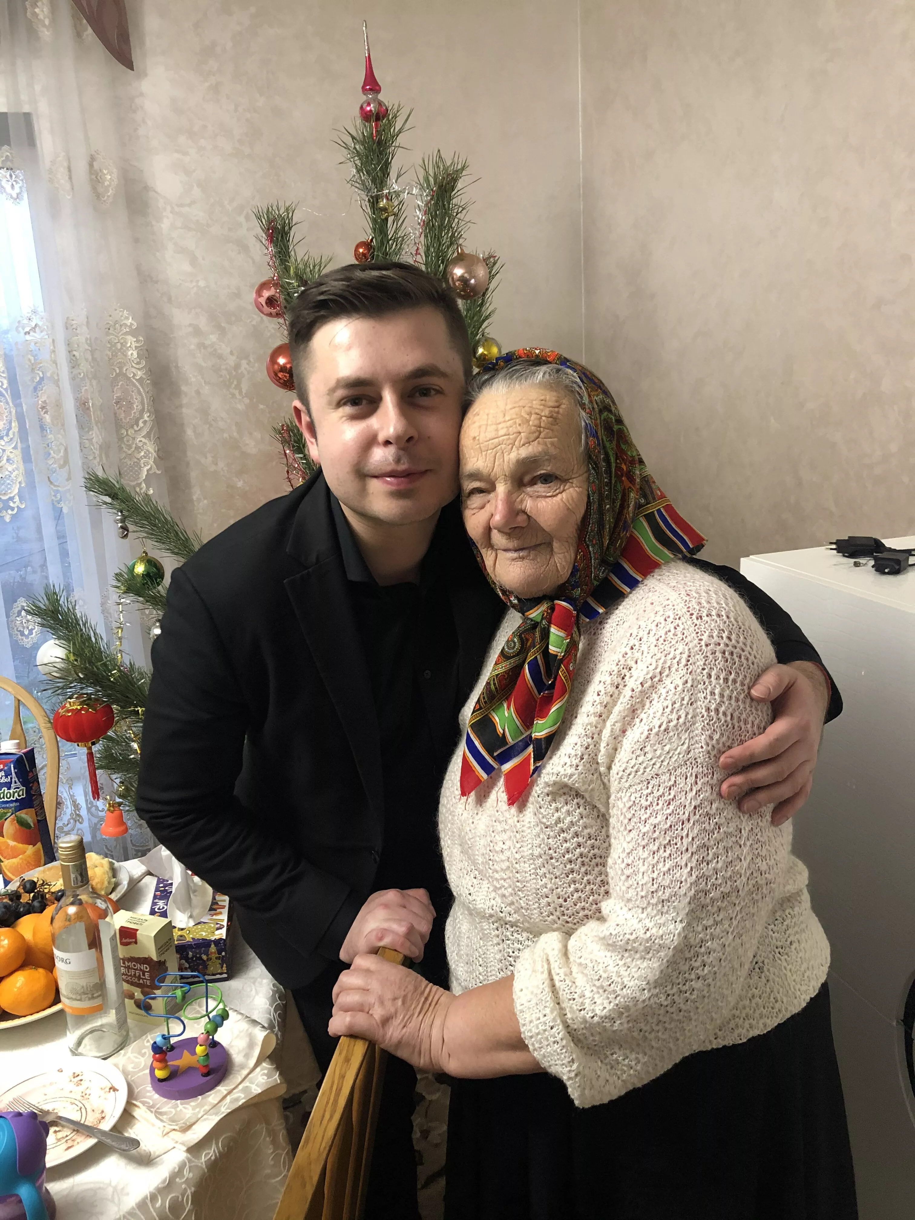 Виталий Школьный с бабушкой