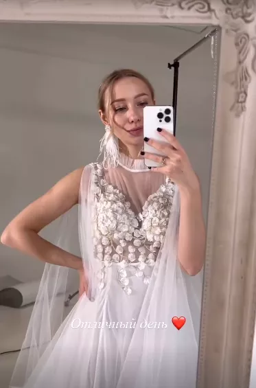 Екатерина Репяхова опубликовала фото в свадебном платье