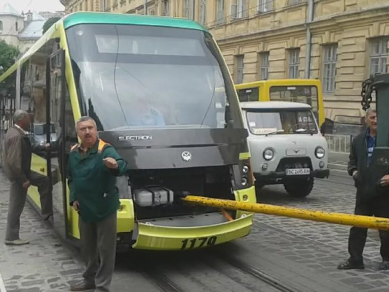 У Львові зламався трамвай "Електрон". Фото: Golos.ua