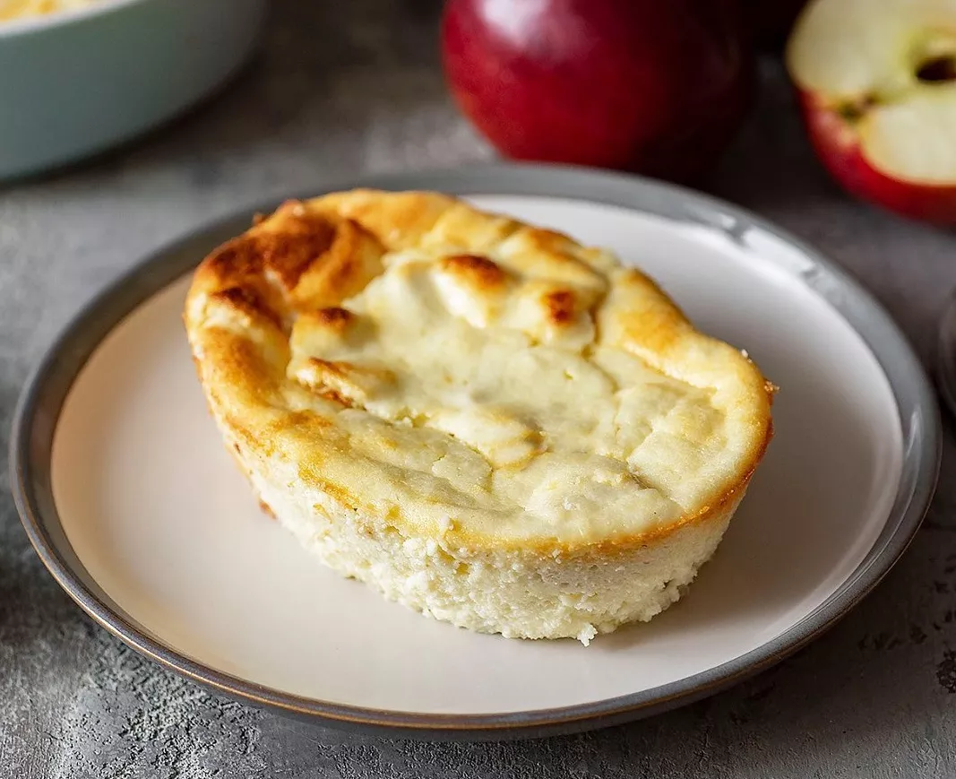 Curd souffle with apple