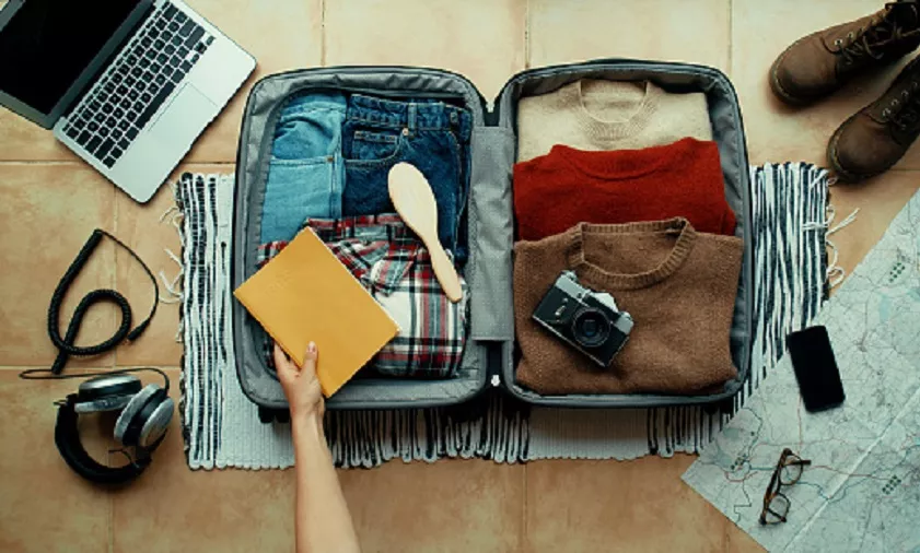 Якщо хочете зібрати "тривожну" валізу і скласти дорогі вам речі в одному місці – збирайте, це допоможе заспокоїтися