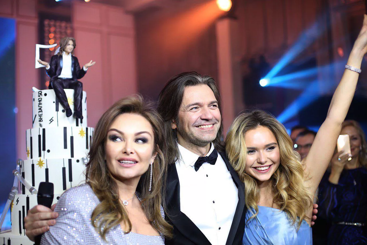 Дмитро Маліков з дружиною та донькою